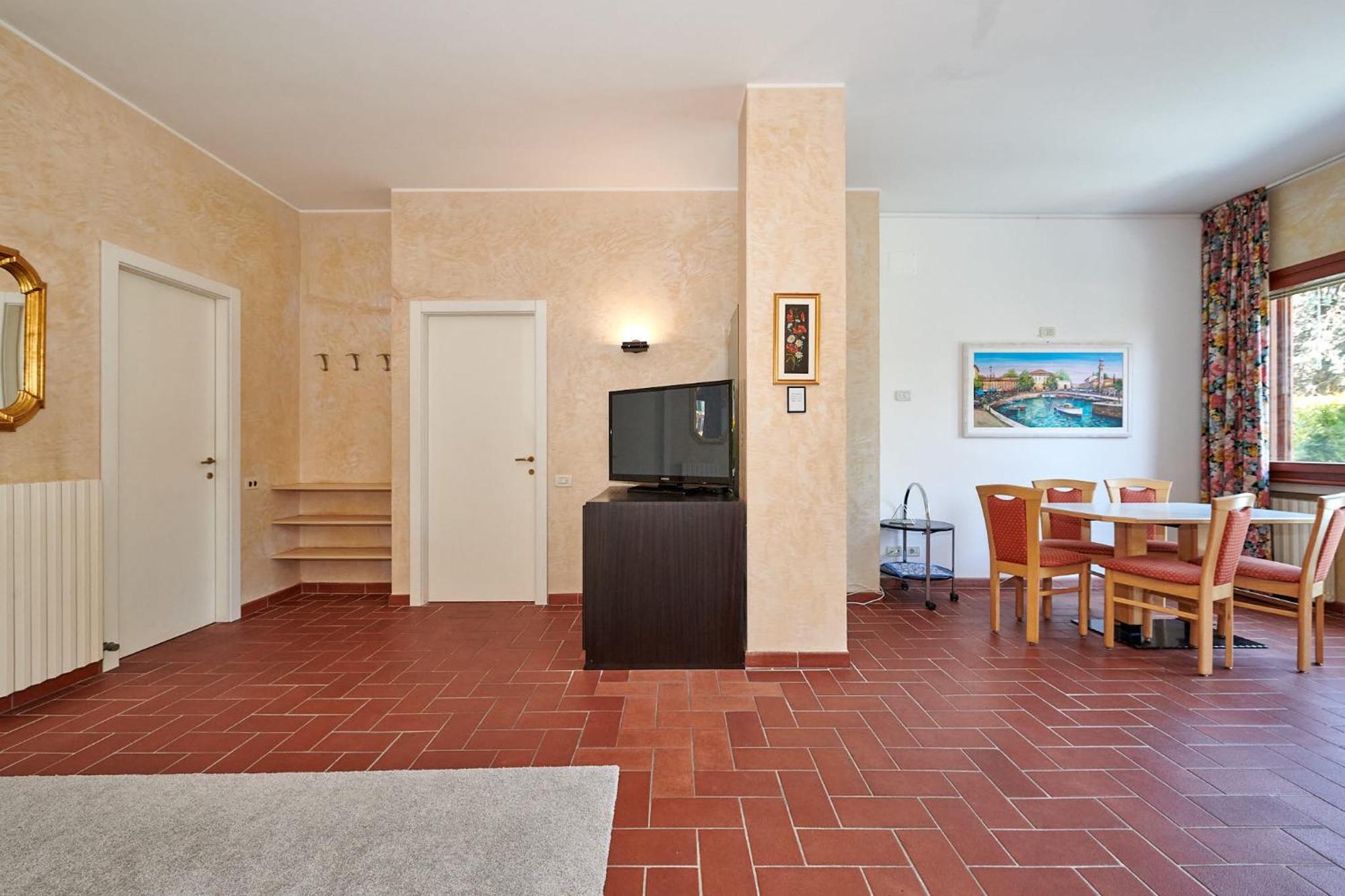 Apartments Rainer - Front Lake باردولينو المظهر الخارجي الصورة